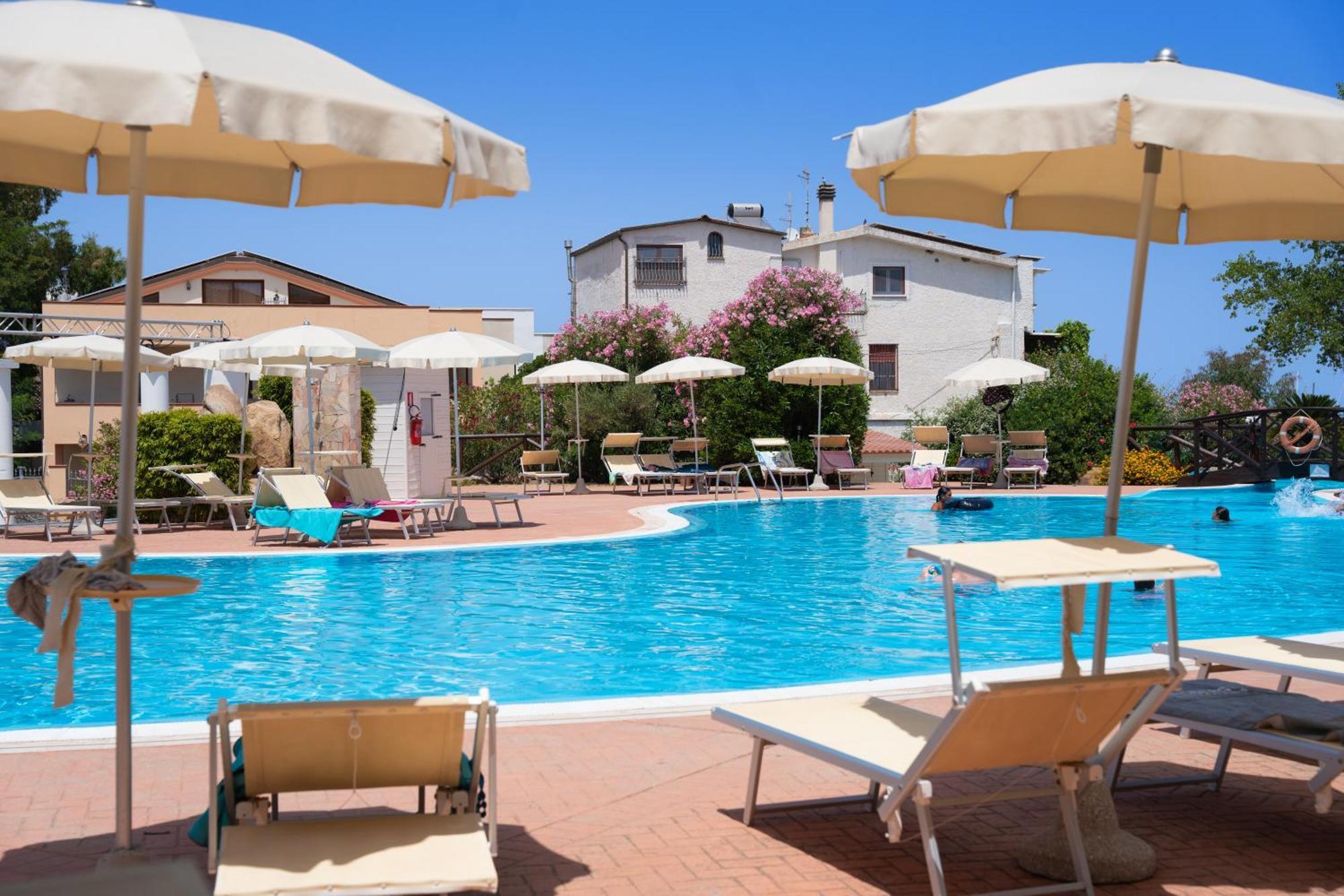 Cala Della Torre Resort La Caletta Esterno foto
